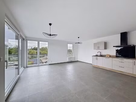 appartement à louer avec terrasse et 2 chambres   tournai (vbe27546)