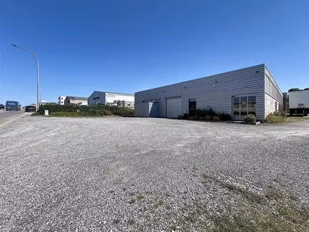 surface industrielle à louer à rue saint-donat 60a mettet (vbe28063)