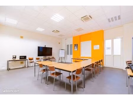 local 300 m² marseille