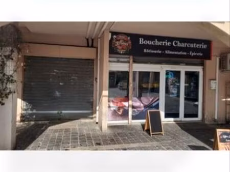 boucherie 100 m2 centre commercial parking
