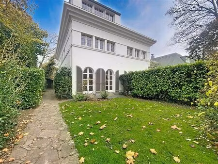 villa à louer à avenue henri pirenne 10 uccle (vbe28201)