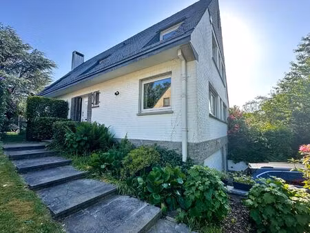maison à louer avec garage et terrasse   waterloo (vbe27433)