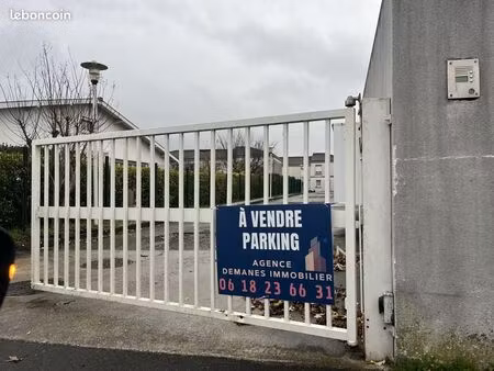 parking/box carbon-blanc