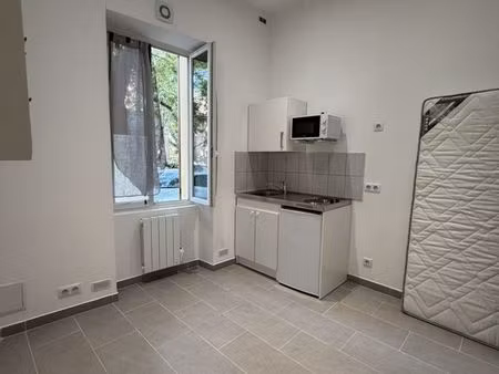 studio 1 pièce 12 m²