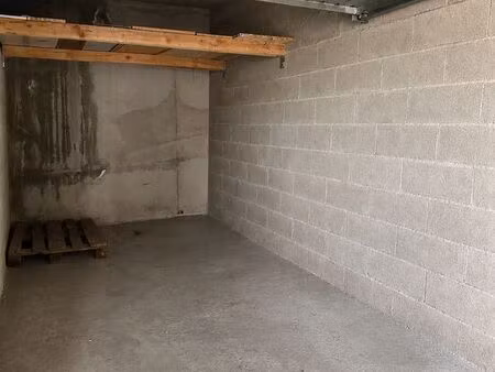 box ferme 12 m2 - résidence sécurisée - marseille 10e capelette