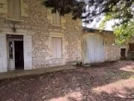 maison en pierre à rénover avec dépendances et piscine