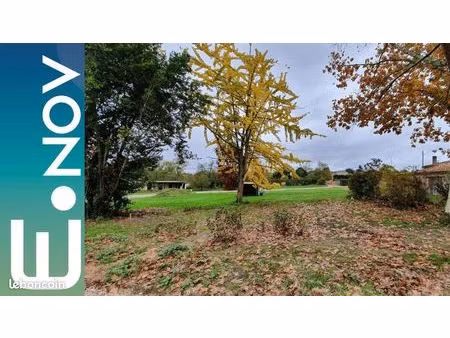 terrain 600 m² montussan