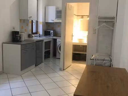 studio meublé et climatisé de 22m2 plein centre ville aubagne