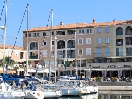 appartement t2 meublé et climatisé avec vue port renaissance