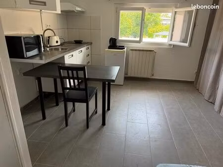 studio dans petite propriété
