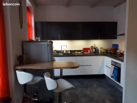 magnifique studio meublé  renové climatisé 38m2. marseille 5ieme timone