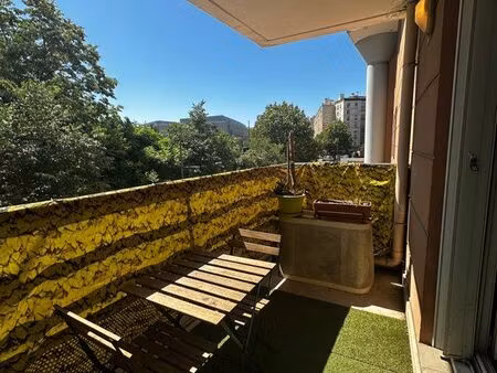 t2 meublé avec balcon et box – bail mobilité – marseille 5ᵉ