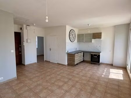 appartement t2 lumineux - bail non meublé