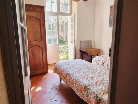 appartement avec jardin en plein centre d arles
