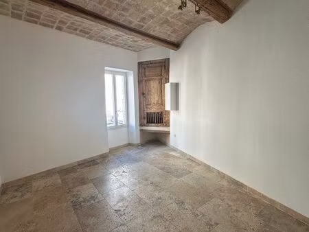 location maison de village