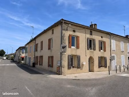 rare dans le secteur : grande maison familiale avec cachet et fort potentiel - noaillan