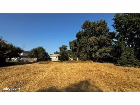 terrain viabilisé 1230m2 lège bourg