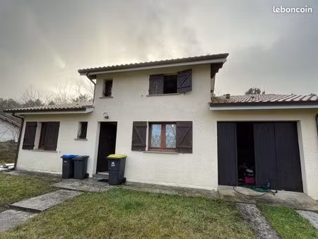 maison en lisière de forêt