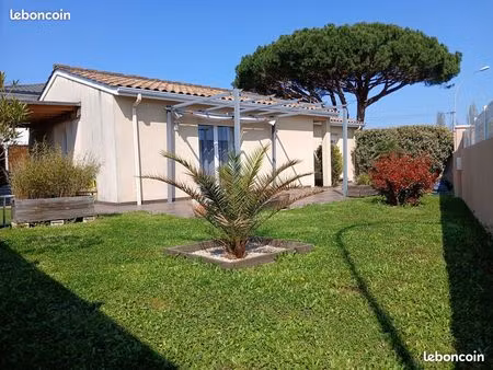 maison de plain-pied non mitoyenne avec spa– commerces à pied