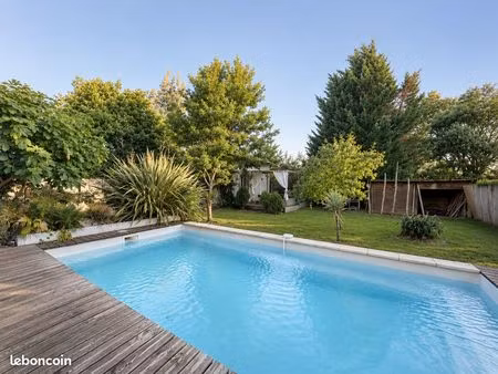 maison familiale avec piscine  dépendance & espace bien-être