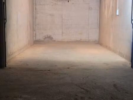 parking box garage fermé 15m²