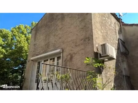 maison de village avec extérieur
