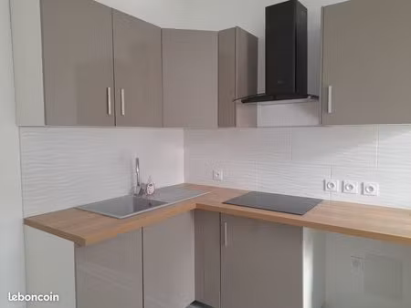 petite maison de type t2 avec cour privée - quartier calme des arènes
