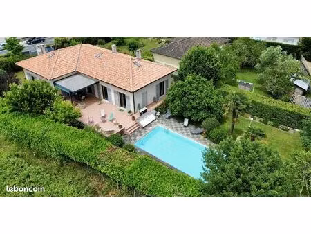 maison 6 pièces 240 m²
