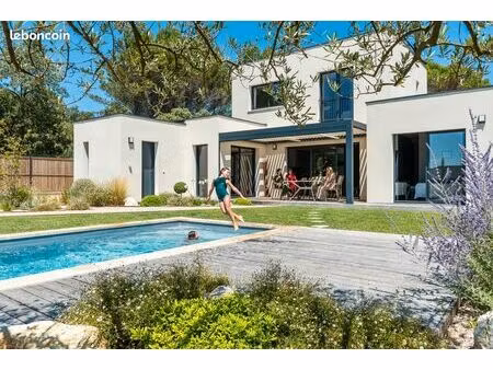 mas 6 pièces 160 m²