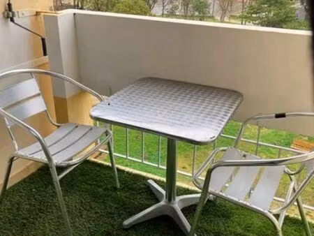 studio lumineux vue sur parc avec balcon et wifi