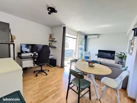 charmant t2 traversant de 44 5 m²