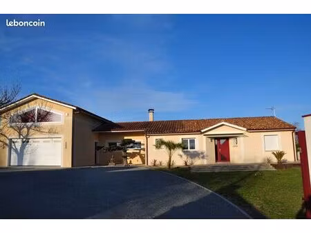 maison contemporaine avec piscine  atelier et dépendances