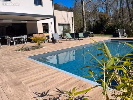 maison contemporaine avec piscine