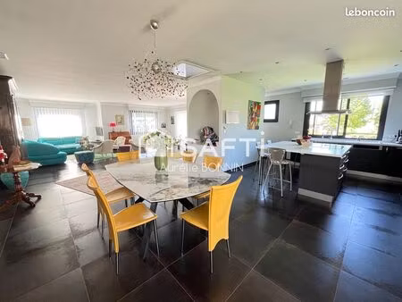 villa 7 pièces 180 m²