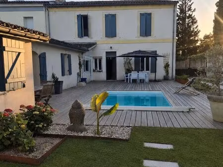 maison de caractère du 19ème  250 m2 habitables  piscine  appartement et dépendances