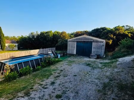 terrain constructible 500m2 + hangar