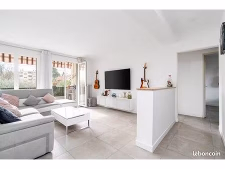 appartement double exposition grand séjour