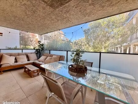 appartement t2 à vendre à pignan- rez-de-jardin avec magnifique terrasse couverte dans une