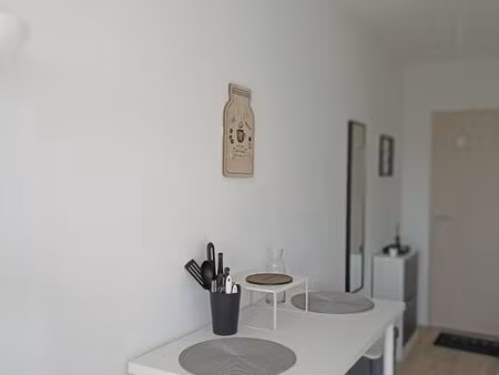 studio meublé - équipé avec services