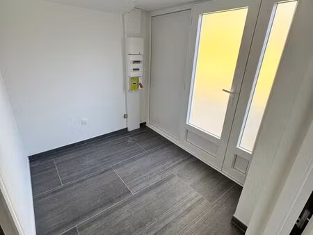 appartement moderne – t2 – parkings – berson (33390)