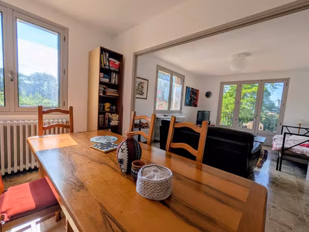 maison individuelle composée d'un appartement t3 et t2 avec