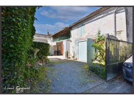 maison de ville à vendre 4 chambres extérieur et garage sur la commune de port sainte foy 