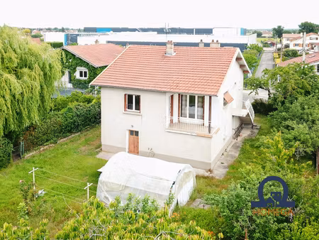maison avec fort potentiel sur terrain constructible de 1 300 m²