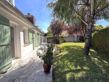 maison individuelle montfort l amaury de 165 m² au sol