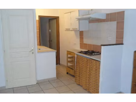 location appartement  m² t-3 à aups  540 €
