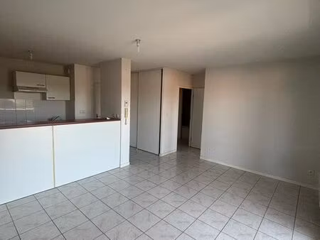 appartement t2 de 42 m² à louer sur coutras