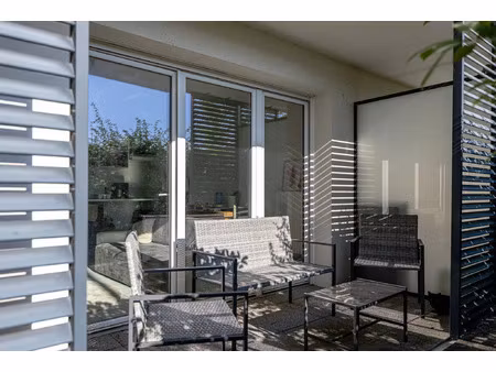 pessac – appartement t2 avec terrasse et parking sécurisé.
