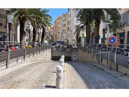 location stationnement  m² t- à toulon  155 €