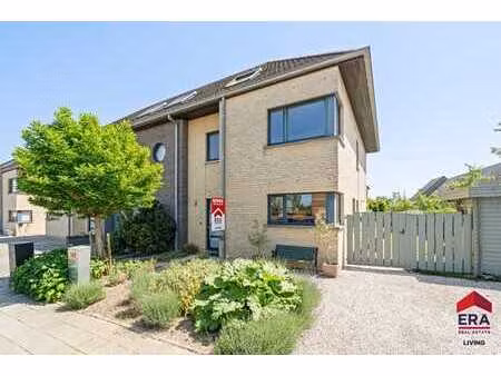 maison économe en énergie avec 4 chambres  jardin et carport