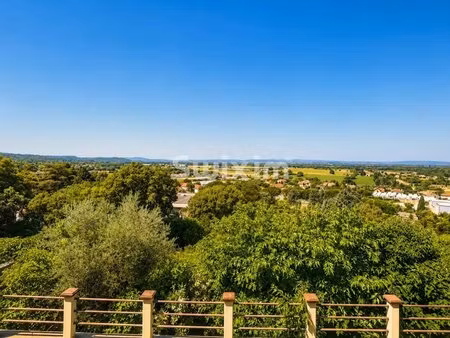 grande maison avec vue dominante